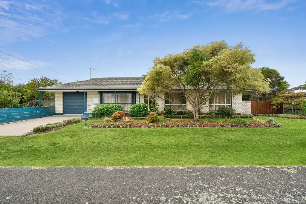 Point Lonsdale 3 Bedroom Well-preserved Gem with Timeless Charm