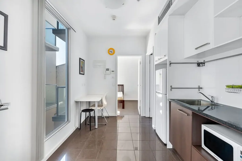 Stylish One Bedroom Apartment in Adelaide CBD East End – Walk to Transport & Uni
