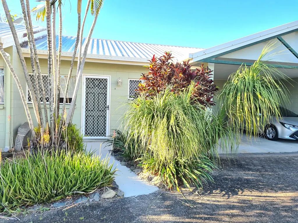 /// BREAK LEASE /// VILLA STYLE UNIT - CLOSE TO EVERYTHING!!