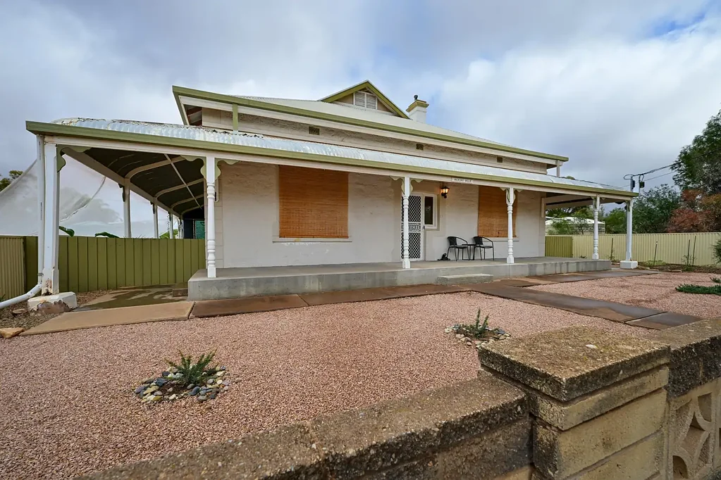 10 Richmond St, Quorn, SA 5433