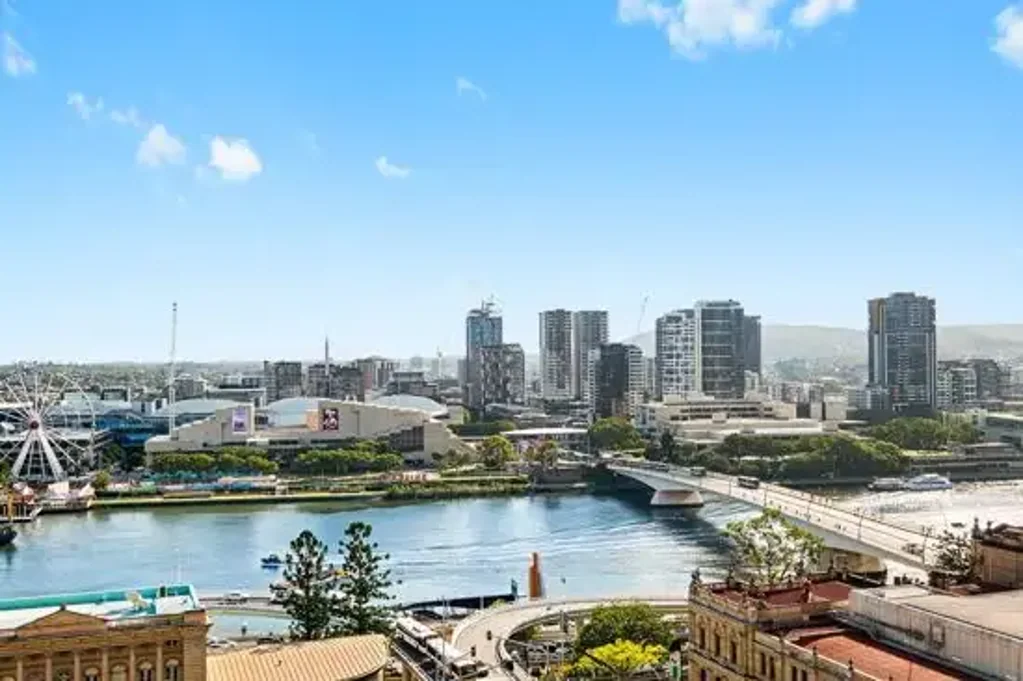 Brisbane City 2 Bedroom Stunning Views, Riverfront corner unit with 2 Car Spaces