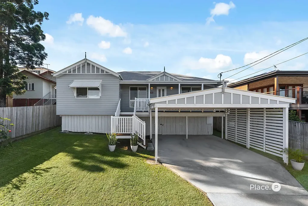 Seven Hills 4Moenga Elevated Queenslander Living with City Glimpses in a Prime Seven Hills Position