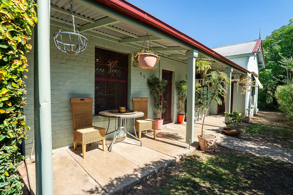 Lavington 2chambre A Century of Charm with a Future to Shape
