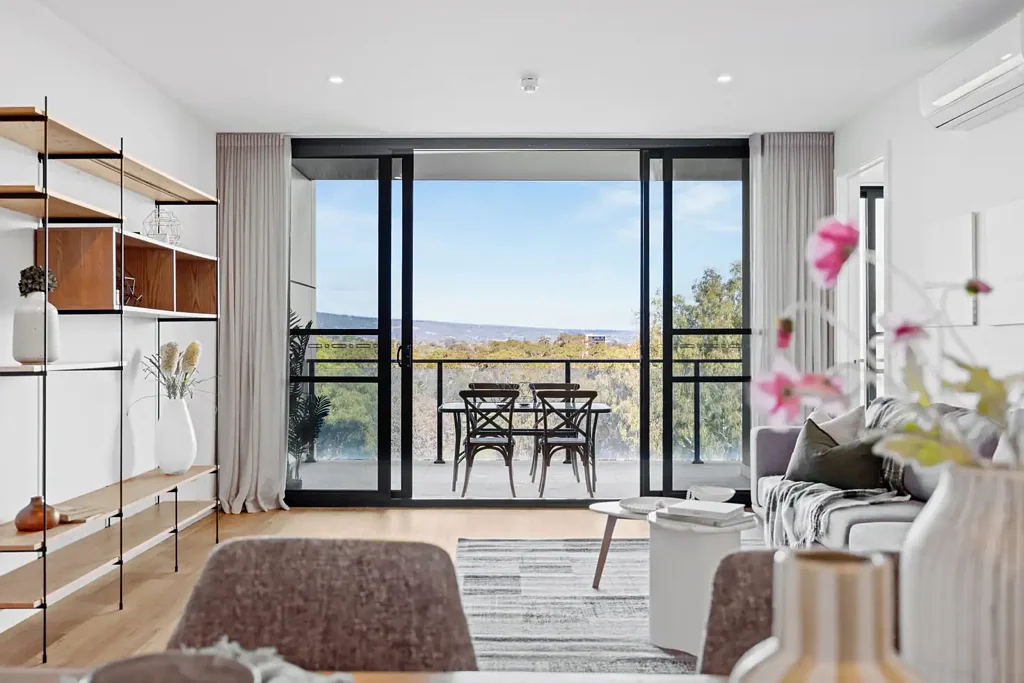 Adelaide 2房  Sophisticated City Living with Sweeping Parkland Views