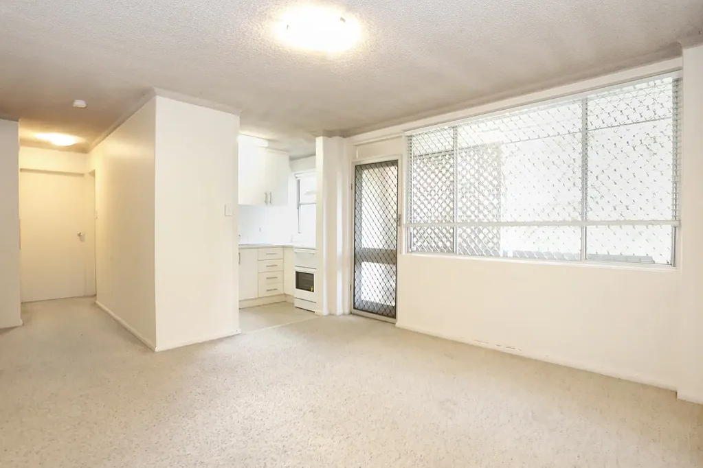 Spacious apartment with two balconies