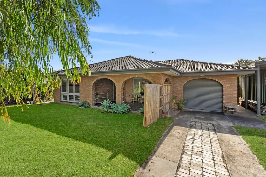 Point Lonsdale 4 Bedroom Charming Coastal Retreat in Coveted Point Lonsdale Location