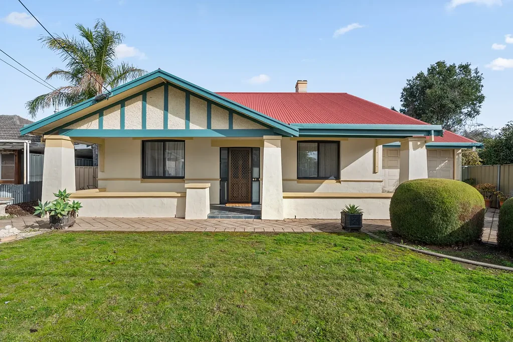 Oaklands Park 4 Bedroom Character Bungalow on a Generous 836sqm (Approx.) Allotment