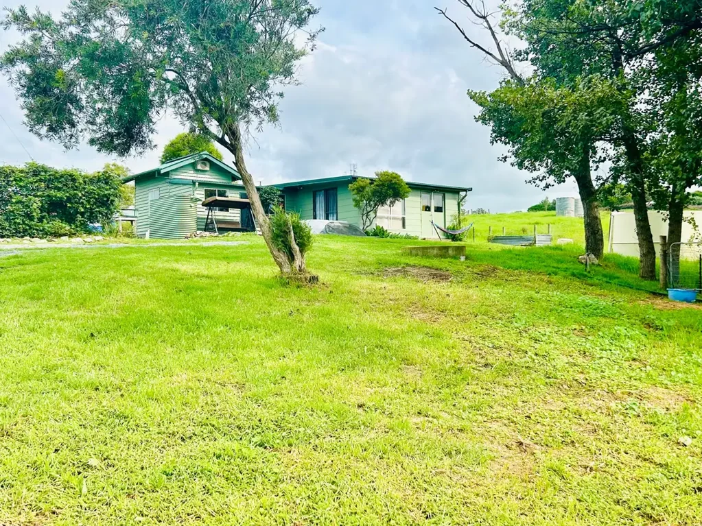 Buckajo 5Phòng ngủ Dual living 10 acres with creek frontage, spa deck & 17ML Bega  river water licence”