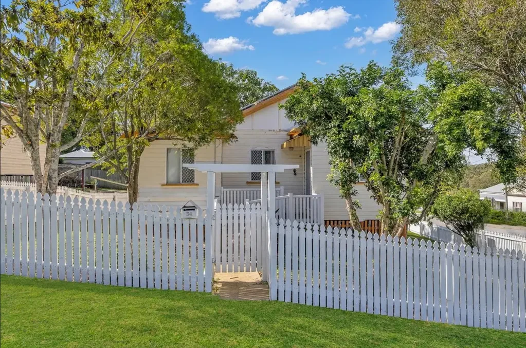 NEWLY RENOVATED HOME IN THE HEART OF SILKSTONE