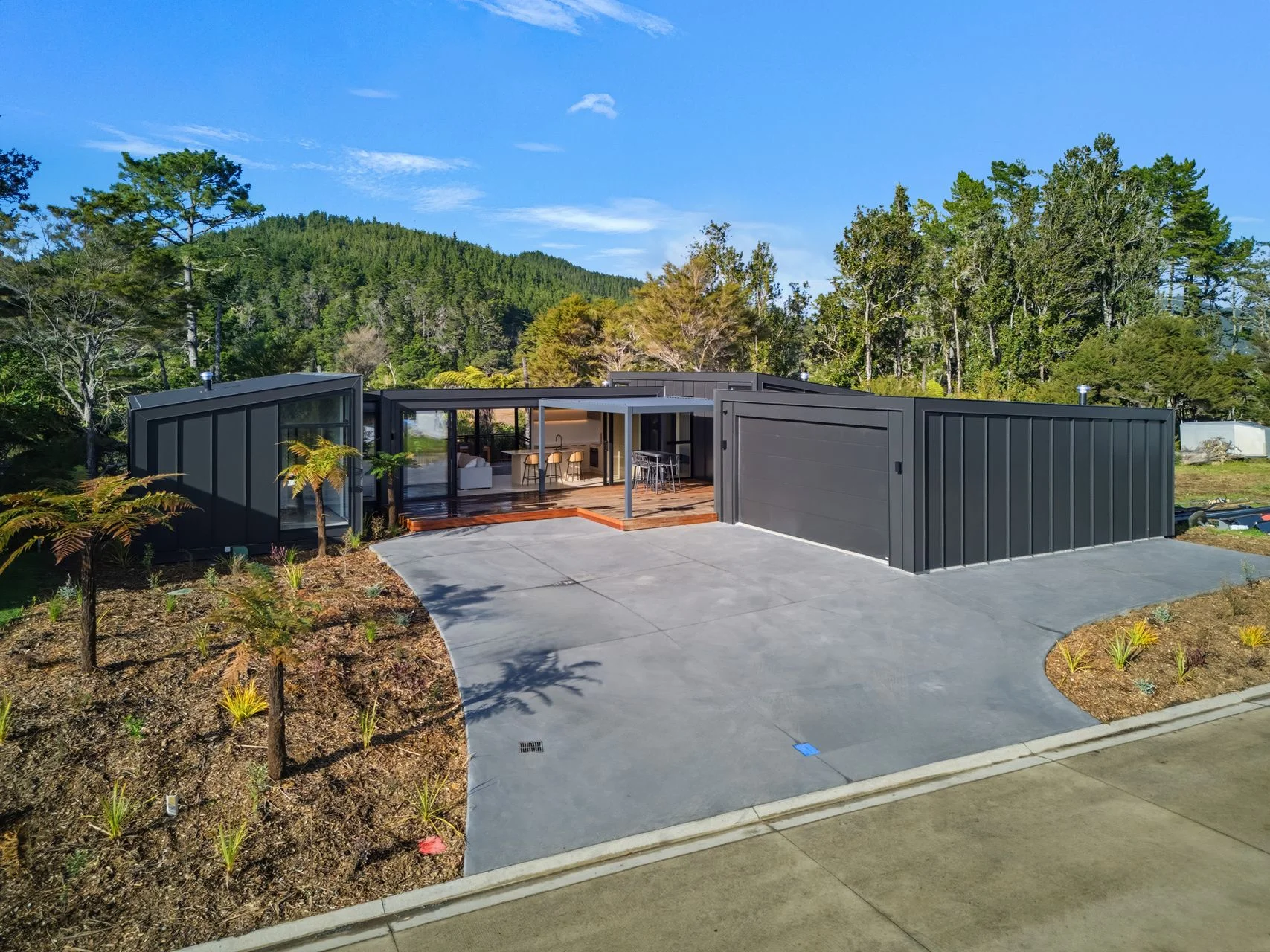 Pauanui 3房  Coastal Living Framed by Greenery