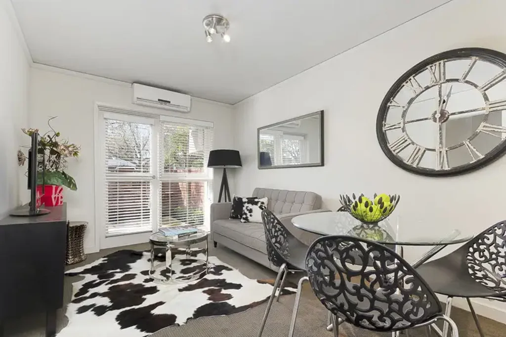 Boutique Bayside Beauty with Courtyard!