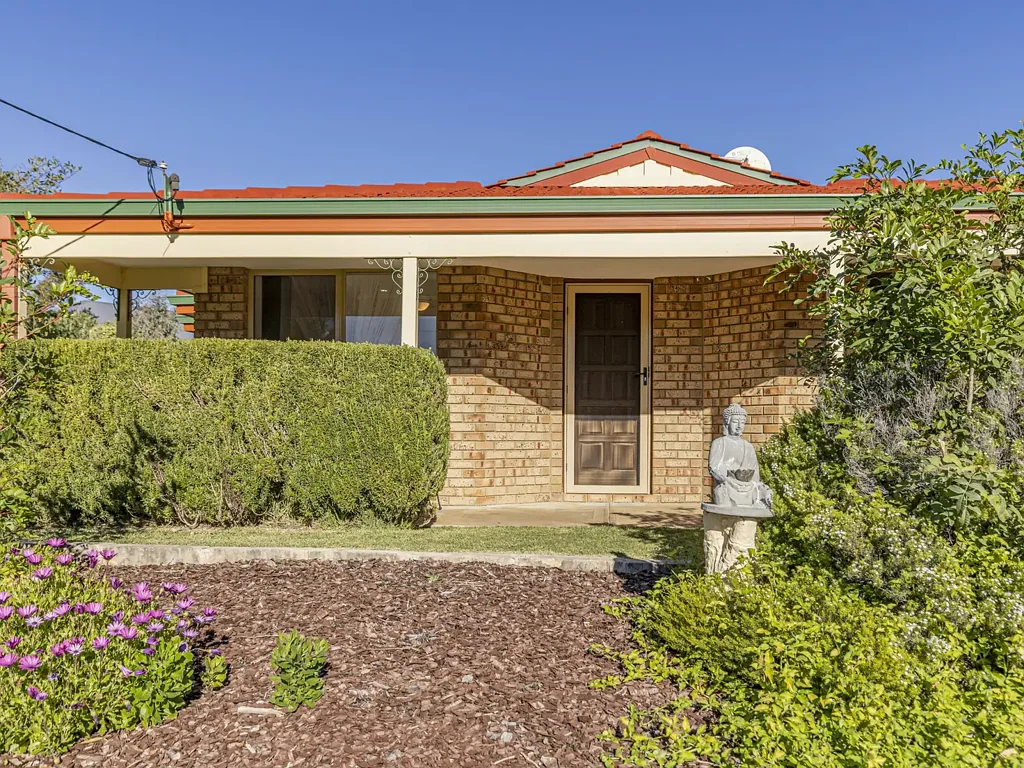 3 Bedroom Home with Huge Powered Workshop