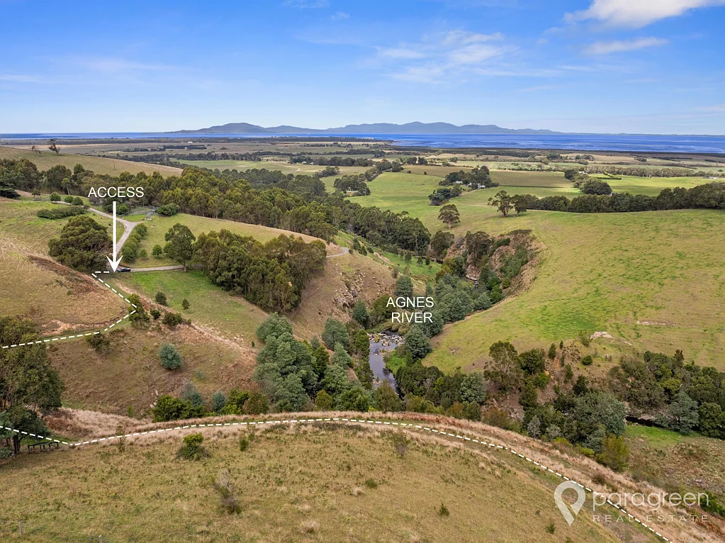 Agnes LAND WITH AMAZING VIEWS