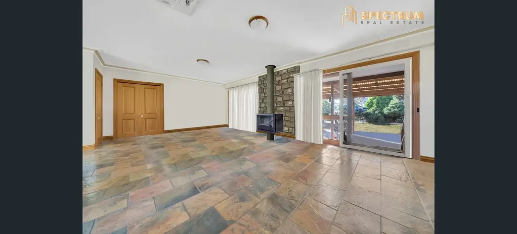 Spacious Half Acre Family Living in the Heart of Koo Wee Rup!