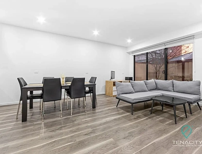2/112 George Street, St Albans, VIC 3021, 3 ਕਮਰੇ, 2 ਬਾਥਰੂਮ, House