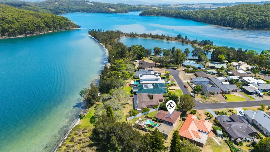 Burrill Lake 4房  A Private Lakeside Retreat with Pool, Views & Versatility