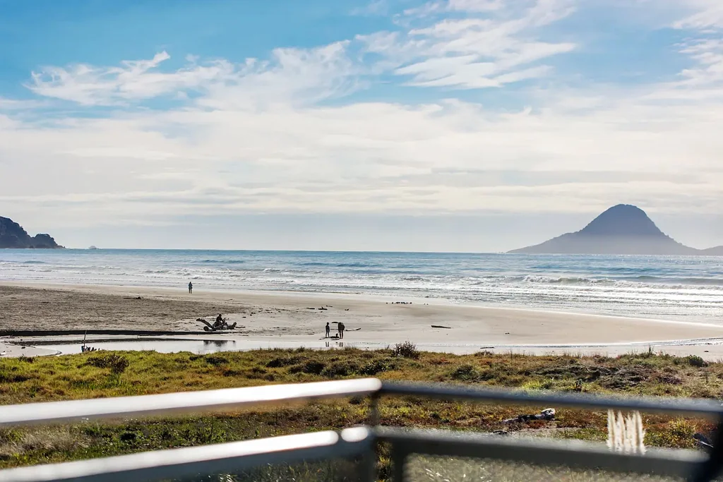 Ohope 3 Bedroom Absolute Beachfront. Uncompromising Views.