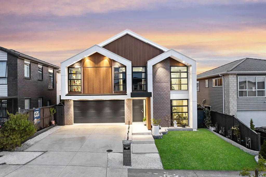 Flat Bush 5房 业主已购新居，建筑美学精品必售！兼具风格、空间与舒适，附Master Builder质保！ Vendors Bought - This Architectural Gem Must Go!