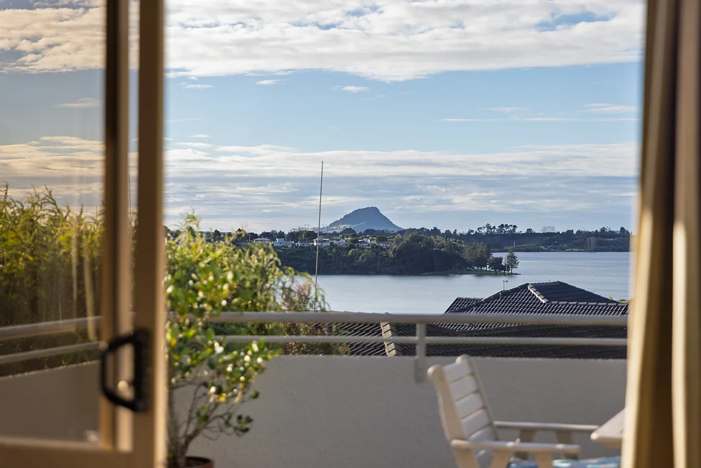 Welcome Bay 4Habitaciones Expansive water views & extended family living