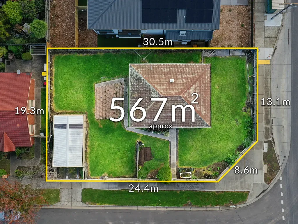 Doveton 2房 街角地块显要 567平米宽敞 实用温馨布局 燃气供暖舒适 公交车站便捷 学校公园近邻 开发潜力巨大 日常便利无忧 Growth Zone Gold on a Prime Corner Block!