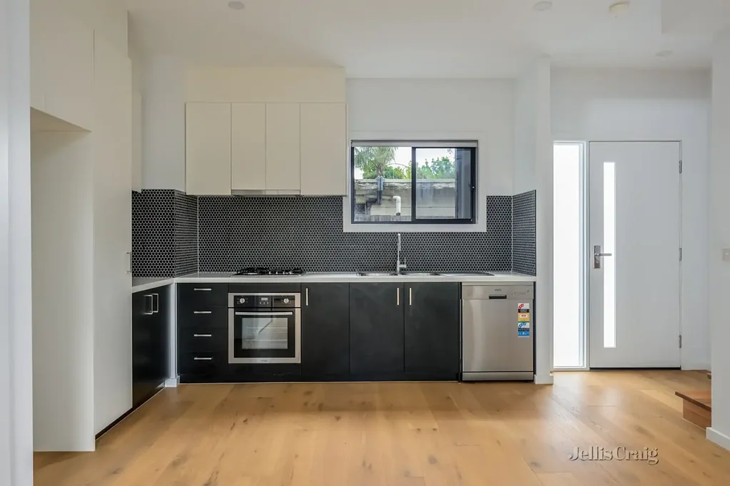 Modern Comfort in a Prime Reservoir Pocket