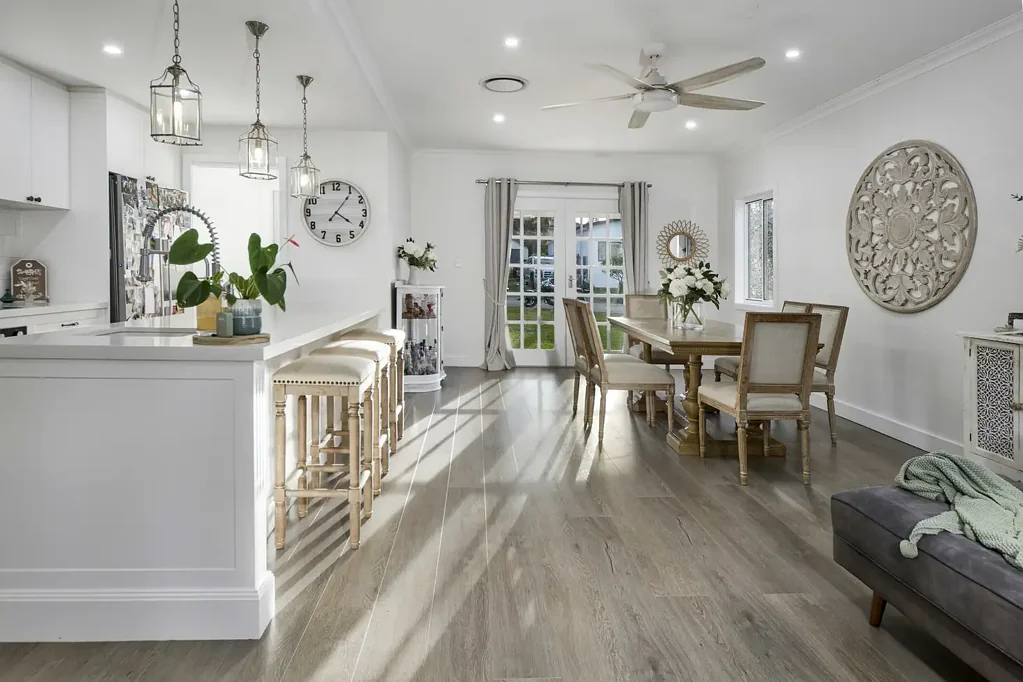 Caringbah 4房  Hamptons-Inspired Family Retreat with Contemporary Flair