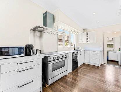 2/42 Kiwi Esplanade, Mangere Bridge, Manukau City, 4 침실, 1 욕실, House