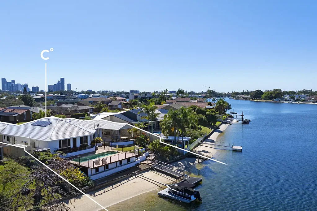 Mermaid Waters 4બેડરૂમ Beautiful Waterfront Living on 1,024m2 Allotment