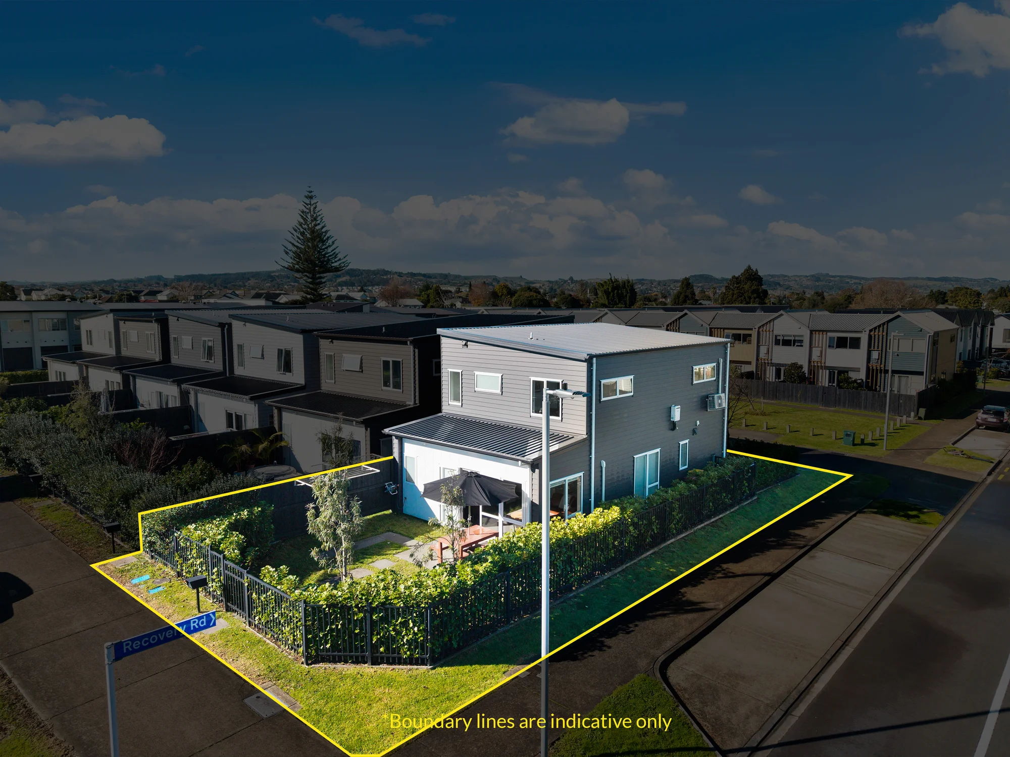 Papakura 3房 Buy me! 3 Carparks, Corner site and stand alone.