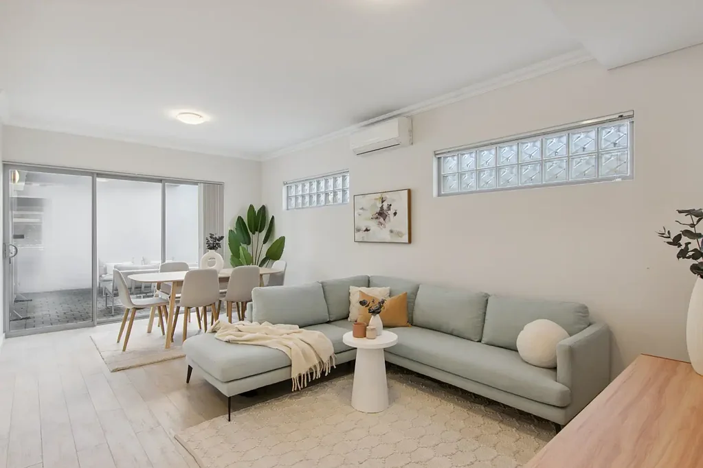 4/13 Belcastro Way, Madeley, WA 6065