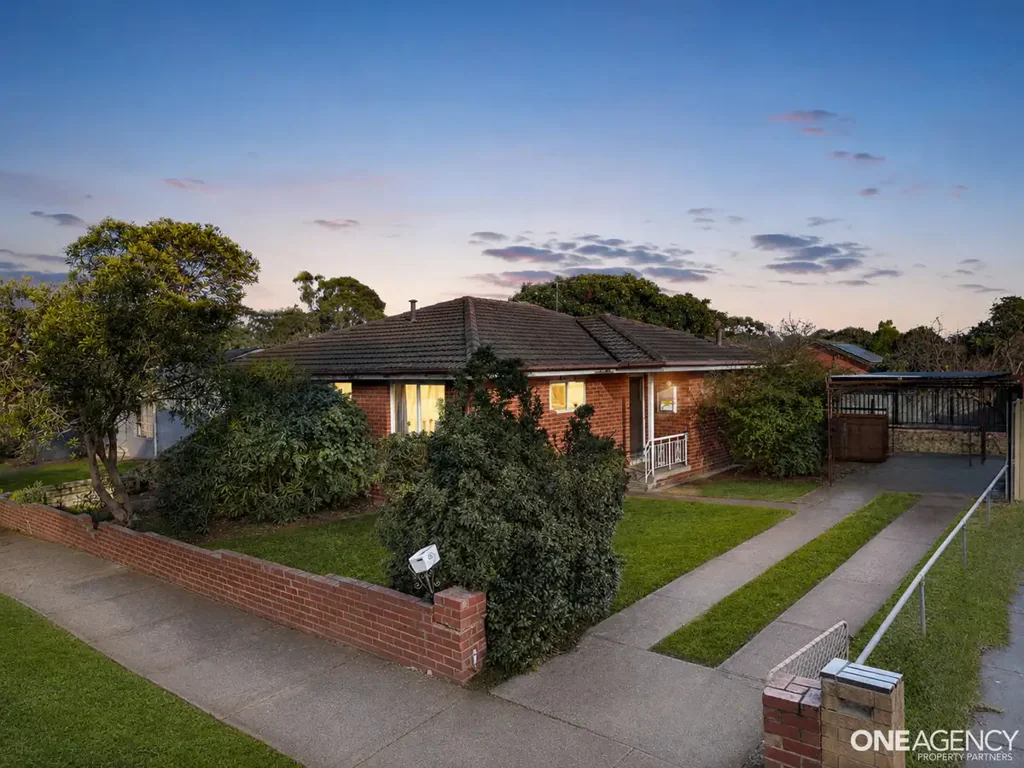 Laverton 3غرفة نوم Renovator’s Delight on Generous 534m² Allotment