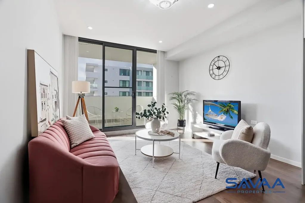 Wentworthville 2房 高度追捧区域 现代综合体内 宽敞开放式布局 现代厨房石材台面 两卧带主卧独卫 地下停车位 宽敞阳台娱乐 安保综合楼 游乐区便利 靠近商店学校交通 Modern Living | Prime Location | Exceptional Value