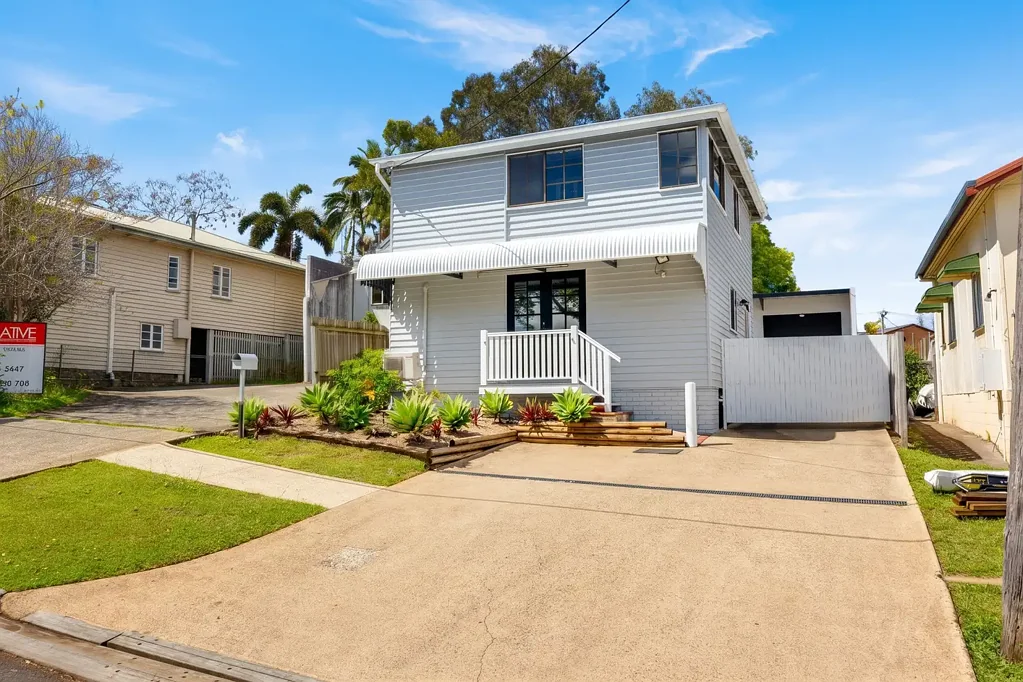 Nambour 3Kwarto A HOME AT THE FRONT, A SERIOUS WORKSPACE AT THE BACK AND FLEXIBILITY FOR WHAT COMES NEXT!!