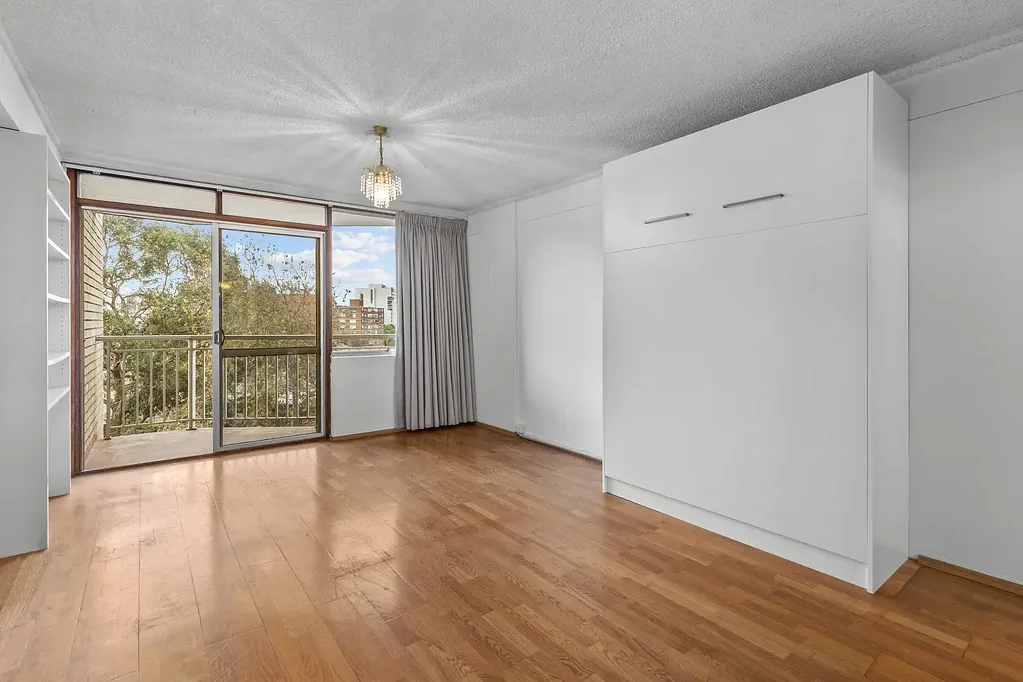 Rushcutters Bay 北向露台绿意 采光充足通风 现代厨房便利 安全建筑宠物可养 步行公园交通餐饮 Sunlit North-Facing Studio with Balcony