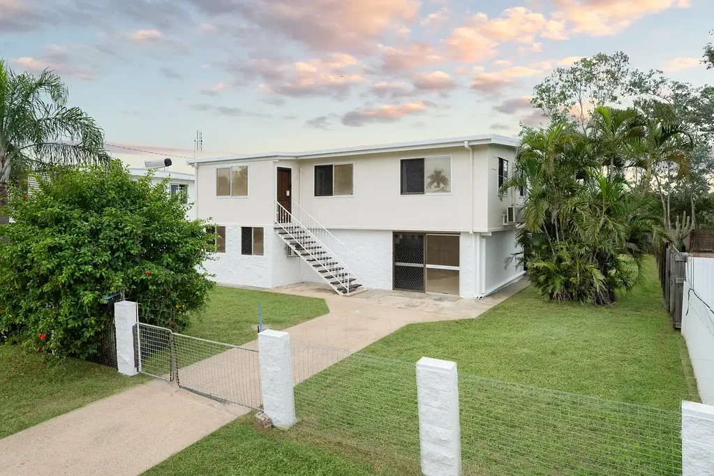 Mount Louisa 3Zimmer Renovated highset home with flexible living