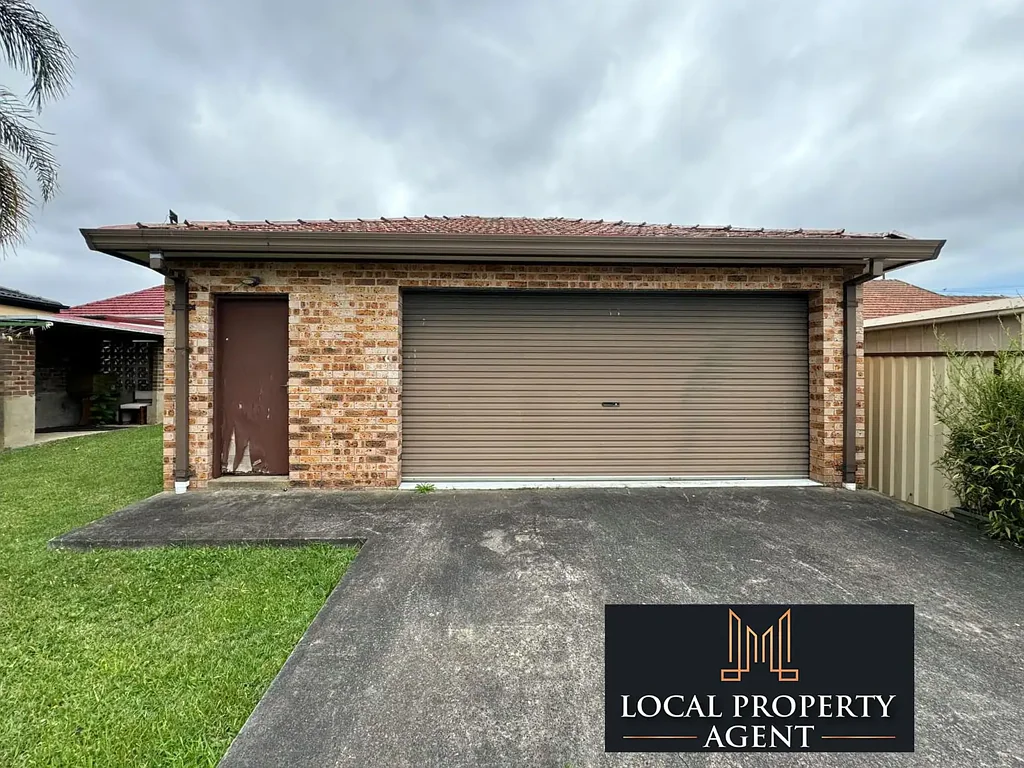 Massive Garage suitable for Storage/Work from Home at Prime Location in Kogarah/Carlton