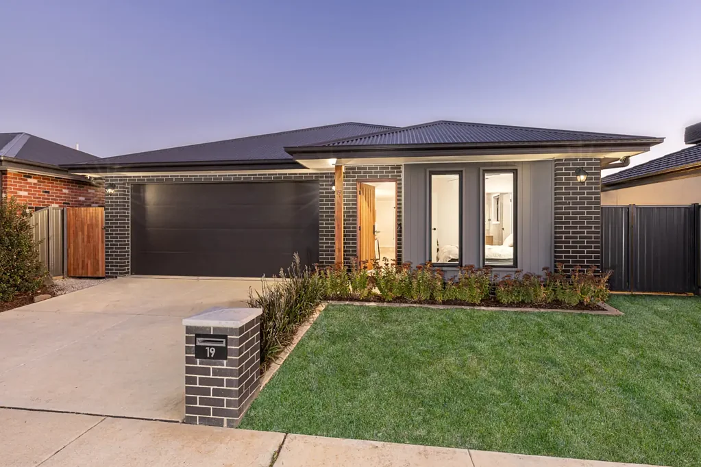 19 Grainger Parade, Lucas, VIC 3350