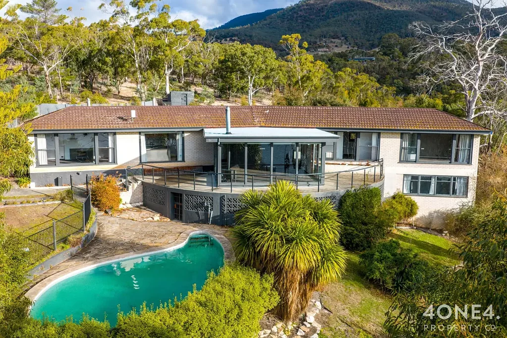 Granton 4 Bedroom Tranquil Retreat with Stunning River Views