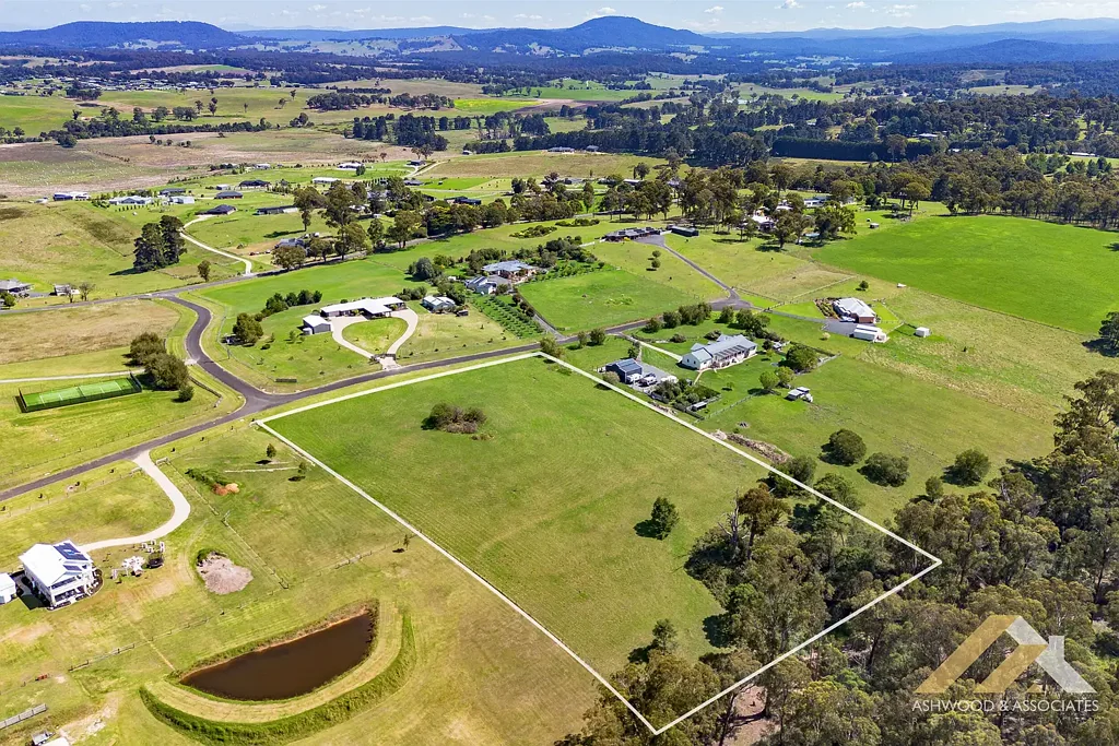 Wy Yung  OPPORTUNITY AWAITS ON 4.7 ACRES