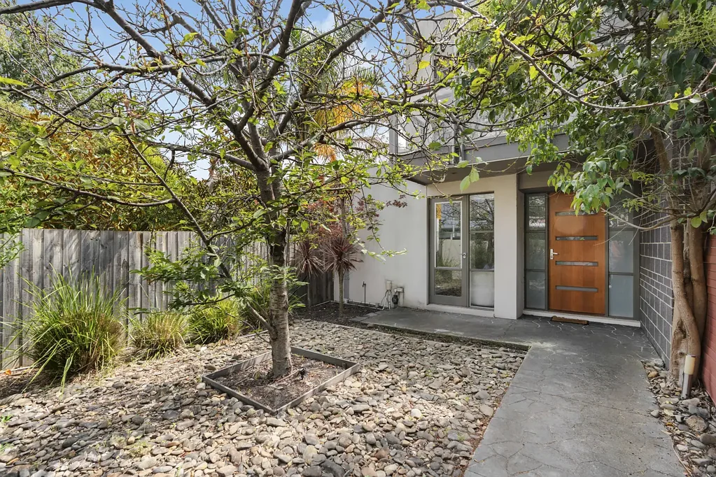 **6 MONTH LEASE ONLY** Lifestyle & Location Perfectly Matched in Central Elsternwick