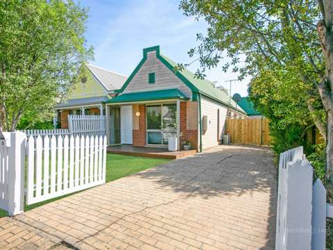 Bundoora 3 Bedroom Charming Home with White Picket Fence on 367sqm