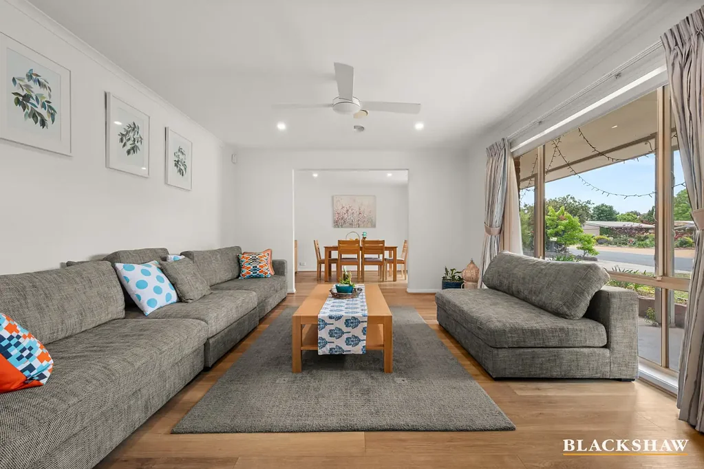 Bonython 4 Slaapkamer Spacious Family Home with Multiple Living Areas and Modern Comforts