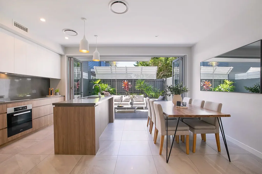 Hamilton 3 Bedroom Rare Opportunity - Modern Hamilton Townhouse