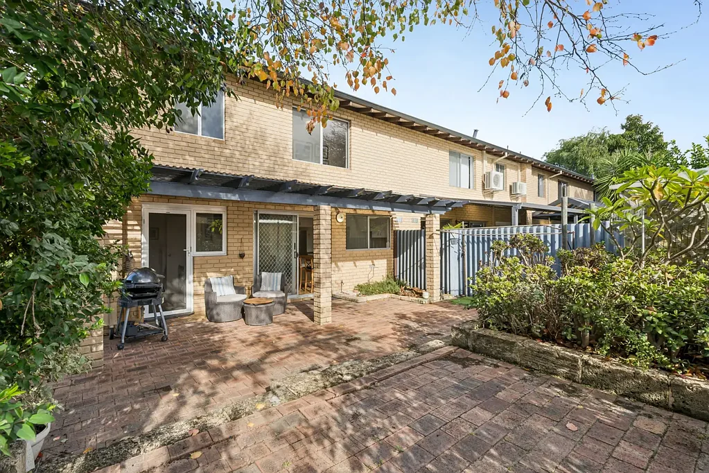 Maylands 3침실 Private Corner Townhouse with Exceptional Outdoor Space