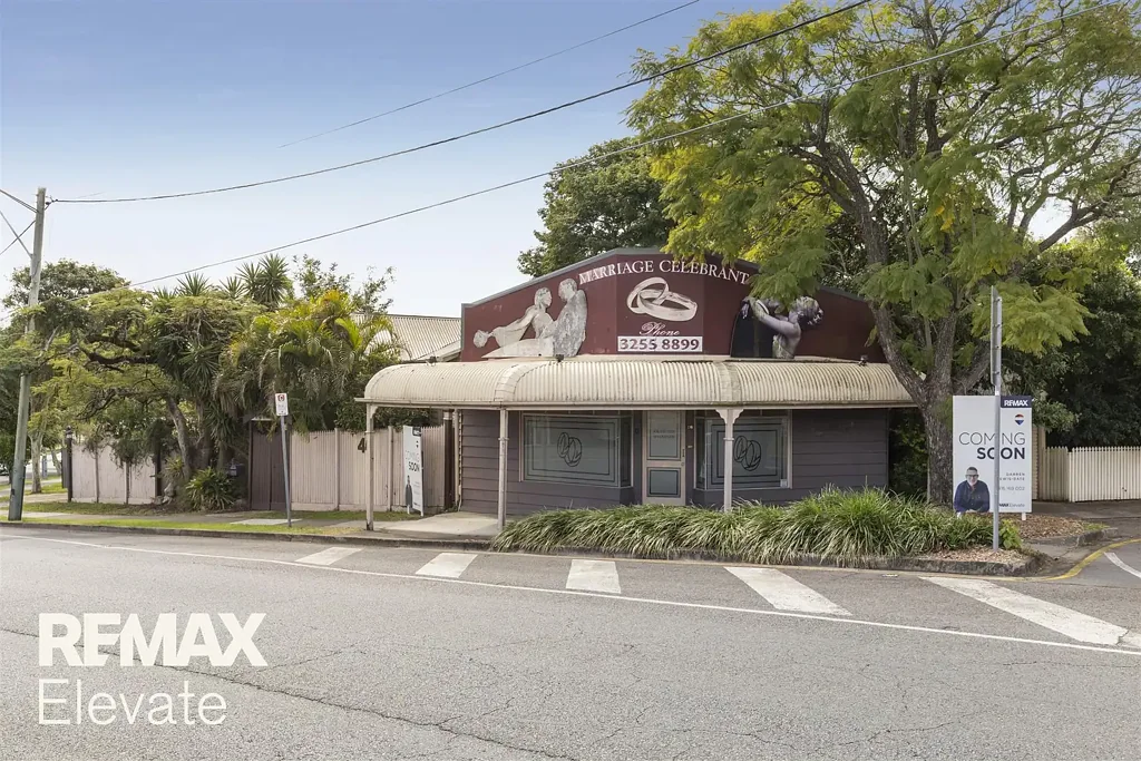 Moorooka 3房 绝佳主路临街曝光 | 店面 + 特色住宅 | 投资、自用或增值 PRIME MAIN ROAD EXPOSURE | SHOPFRONT + CHARACTER RESIDENCE | INVEST, OCCUPY OR VALUE-ADD