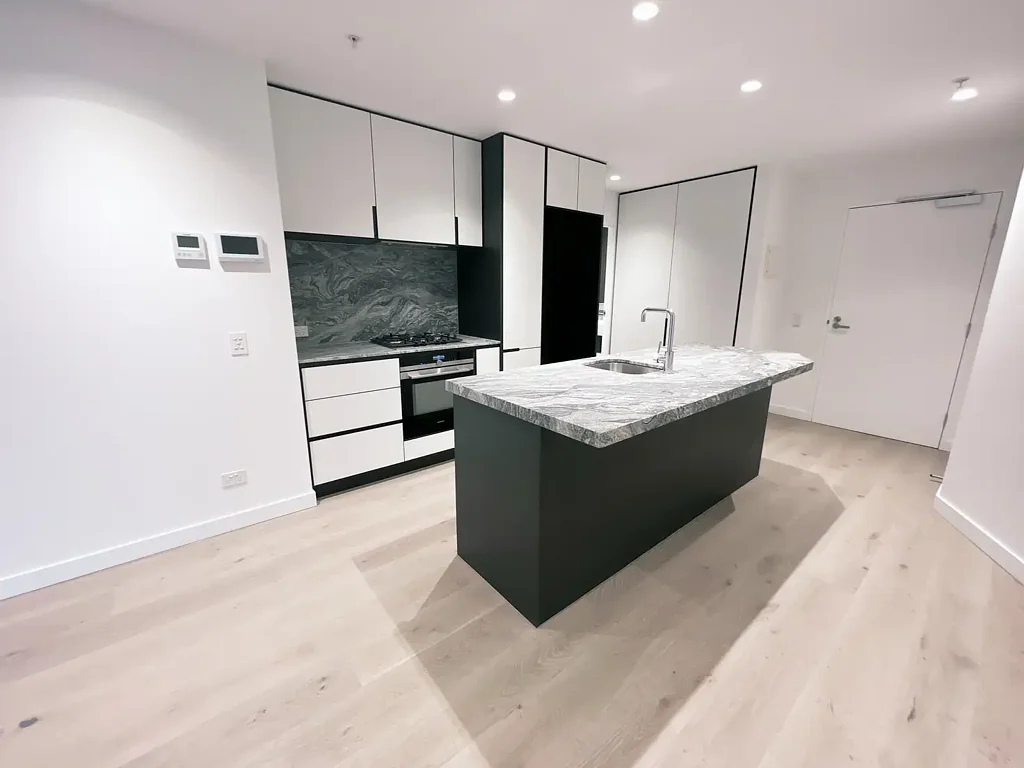 Melbourne 2房 全新北向公寓 83.5㎡ 2室2卫 豪华住户设施 25米泳池 健身房 桑拿房 会员专属俱乐部 Brand New: 2 Bedroom 2 Bath, Level 52, West Side Place, Tower A
