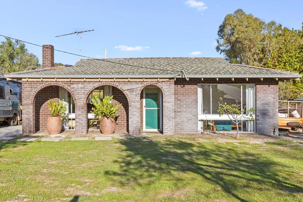 Yanchep 2chambre One of the last original "Bondy" homes.. an Uncut Diamond 💎