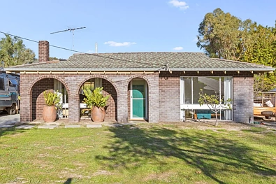Yanchep 2房  One of the last original "Bondy" homes.. an Uncut Diamond 💎