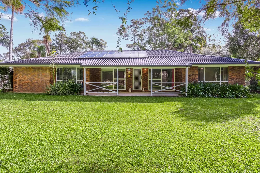 Morayfield 5chambre Acreage Opportunity with Room to Grow