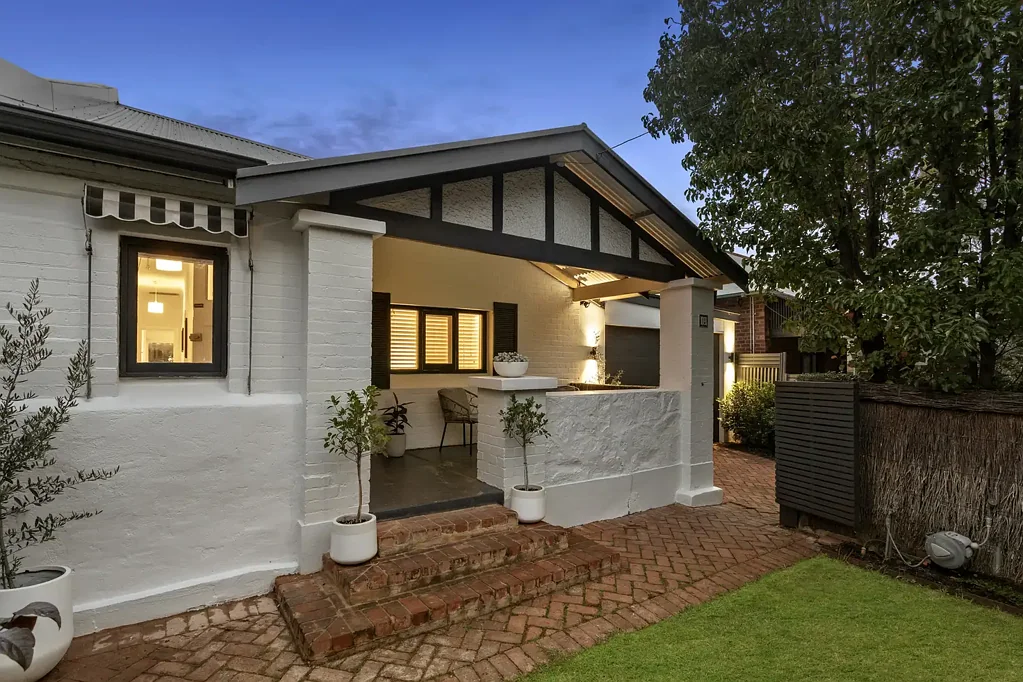 Stepney 3Zimmer Historic Substance Meets Contemporary Flair on the City Fringe